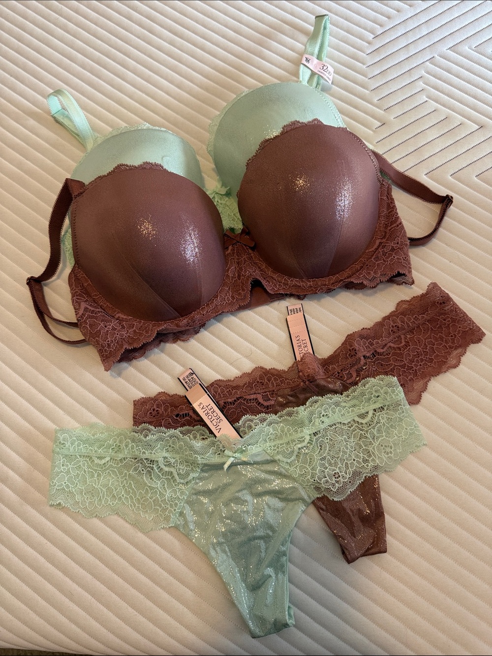 NWT 32DD/XS Victoria's Secret Mint & Brown Lace Push-Up Bra with Matching Thongs